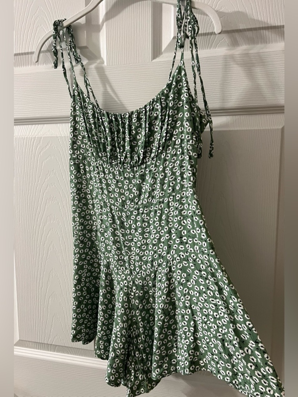 Green Floral Tie-Strap Ruffle Romper - Picture 3 of 4